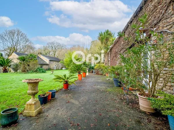 Maison 7 pièces 376 m²