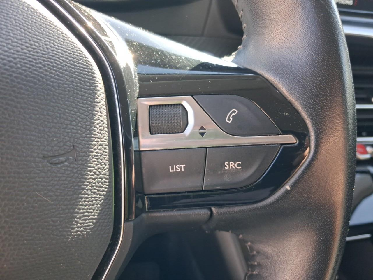 Peugeot 2008 1.2 puretech 100ch s&s allure pack — photo 13