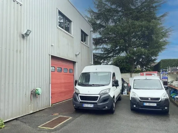 Local d'activité 393 m²