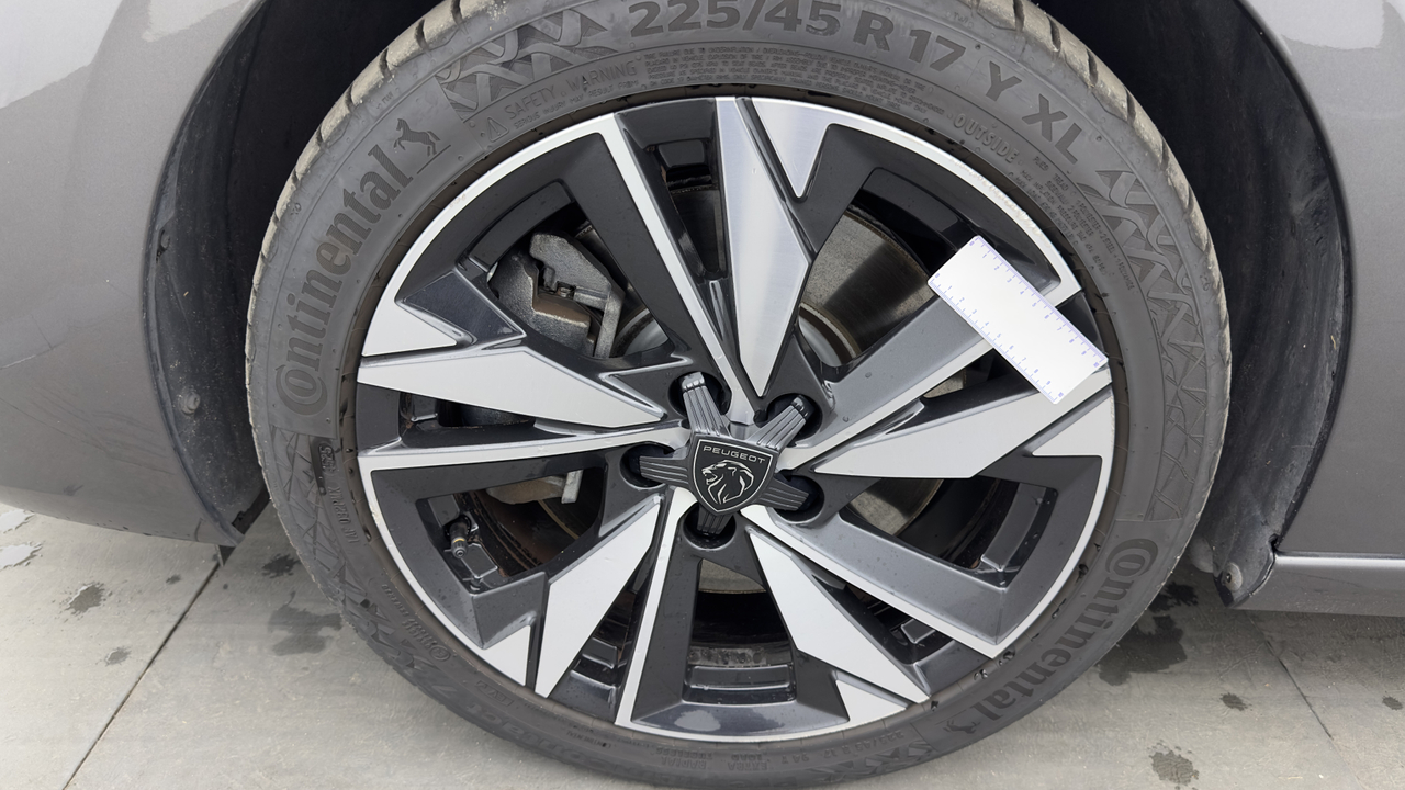 Peugeot 308 SW PHEV 180 e-EAT8 — photo 46