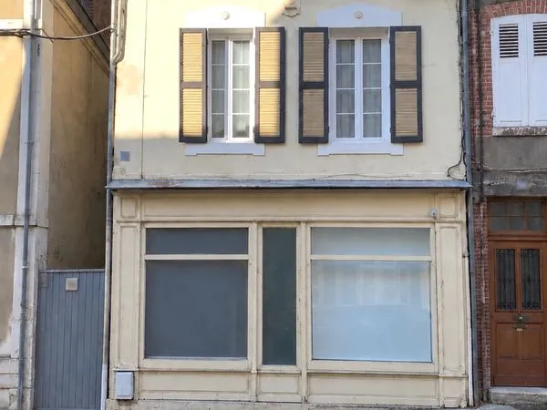 à vendre - investissement locatif à joigny | 5 appartements loués + local à exploiter