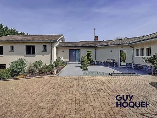 Maison 229m² avec piscine sur terrain 11 058m²