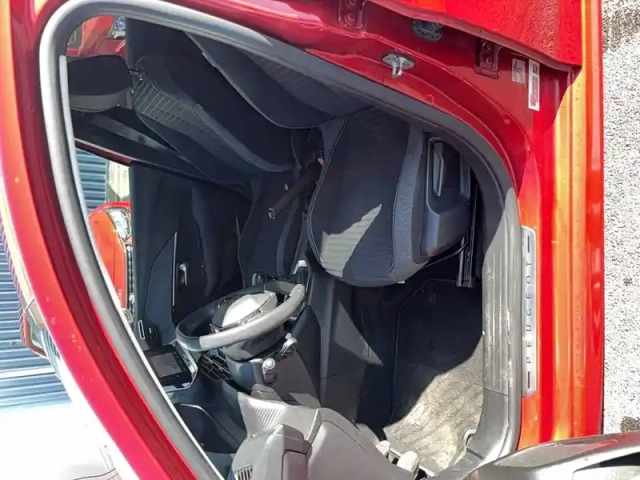 Peugeot 208 puretech 100 s&amp;s bvm6