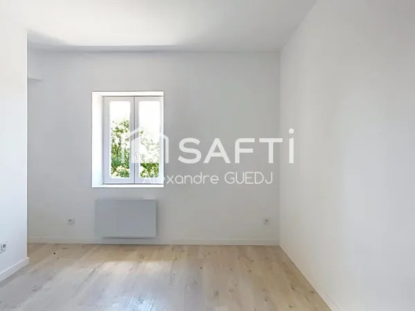 STUDIO DE 15 M² EN DERNIER ETAGE AVEC UN EMPLACEMENT PARKING EXTERIEUR
