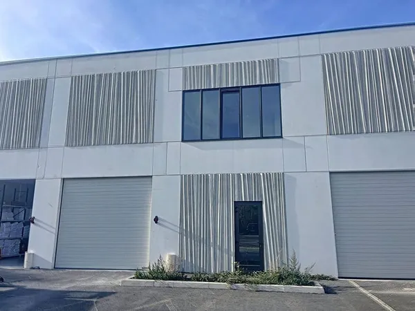 Local d'activité 200 m²