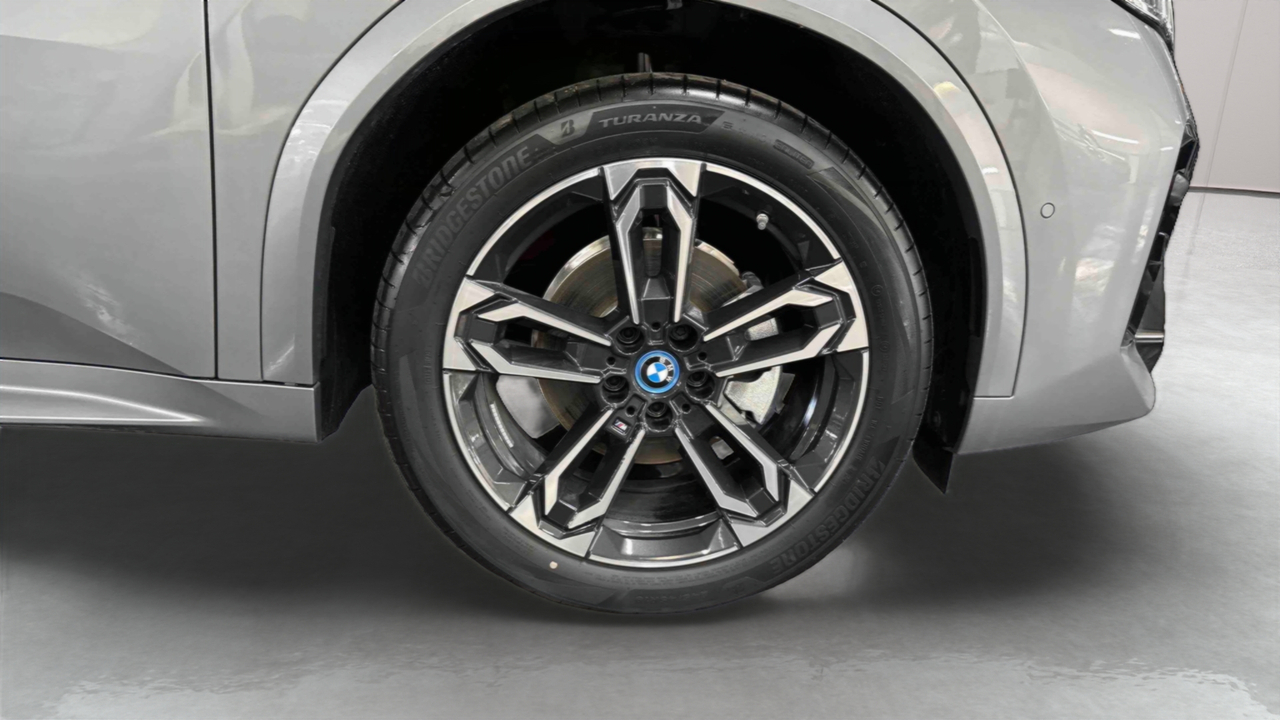 BMW iX2 eDrive20 204ch BVA — photo 21