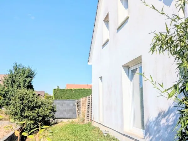 Maison 3 chambres jardin garage sous sol récente pas de travaux