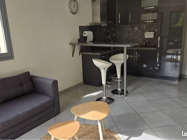 T2 meublé avec terrasse en rez-de-jardin
