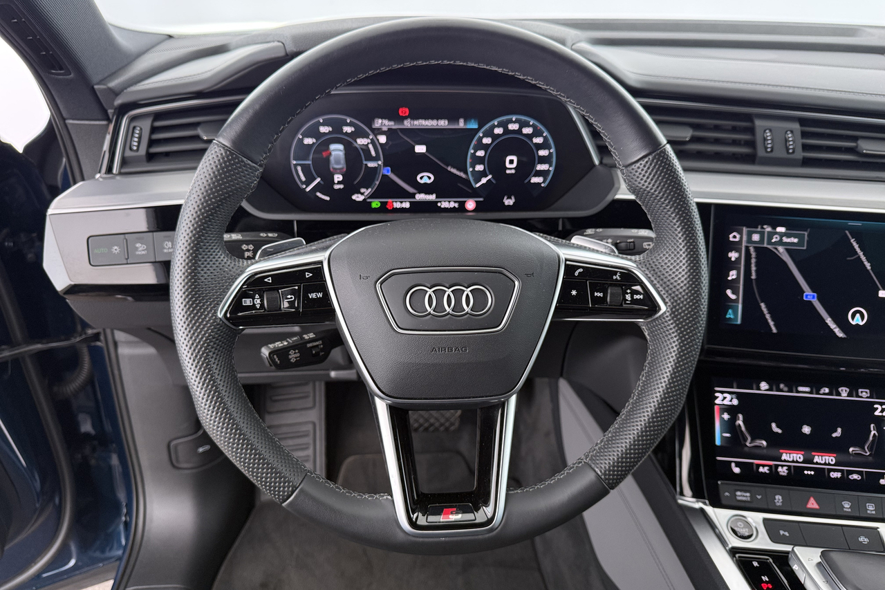 Audi e-tron — photo 23