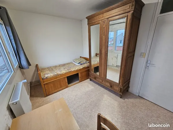 Chambre meublée