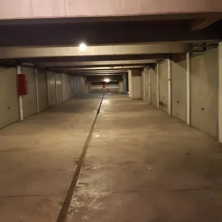 Loue garage la londe les maures