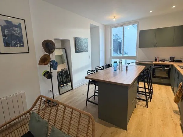 T3 75 m2 plein centre-ville Angerd