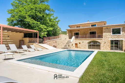 Maison 7 pièces 250 m²