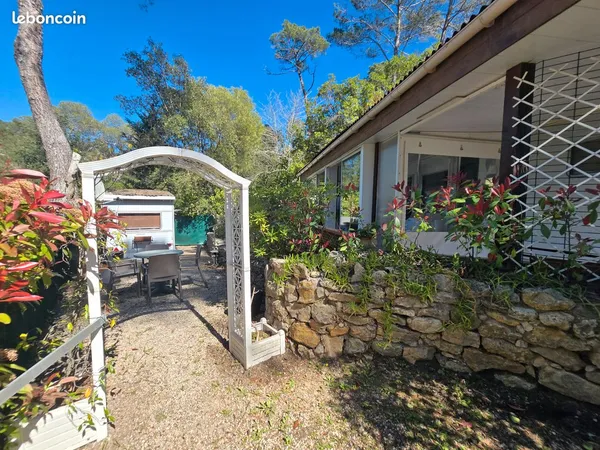 Vends parcelle de 250m2 6 couchages domaine du Pin de la Lègue Fréjus