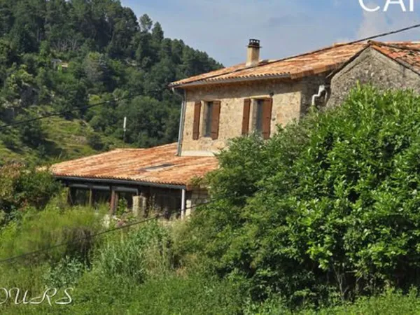 ARDECHE Vallée de L'auzène : Maison de pays 3 pièce(s) 65 m2 avec terrasse couverte.