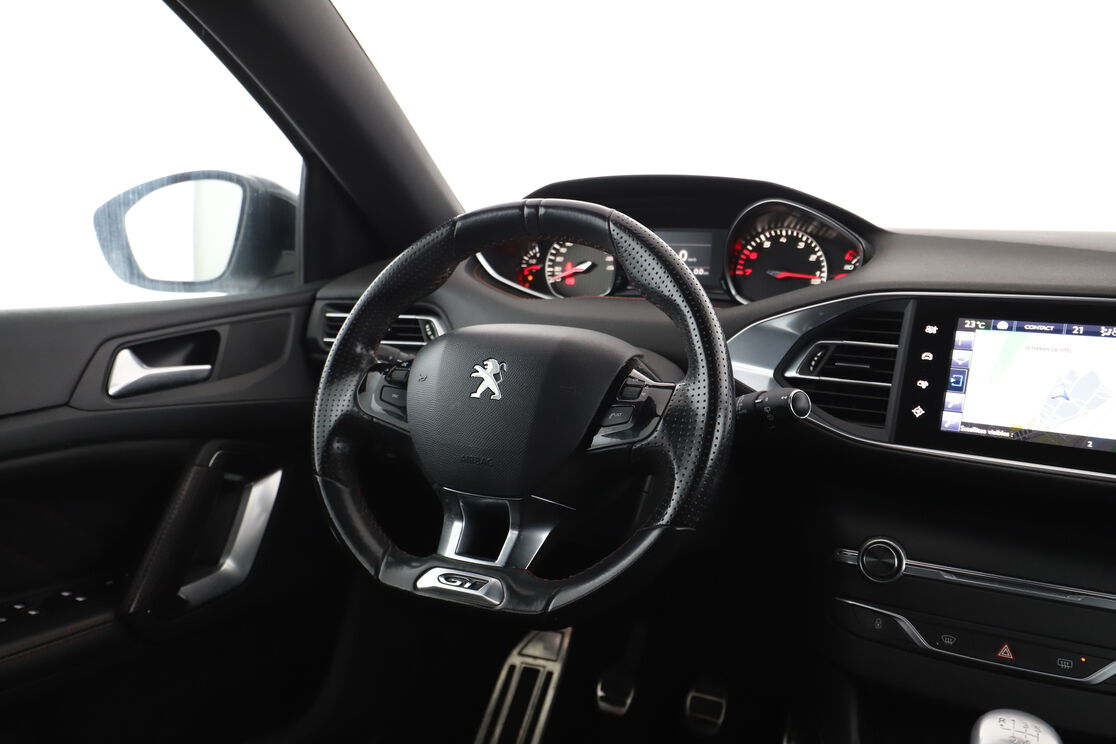 Peugeot 308 1.6 THP GT — photo 12