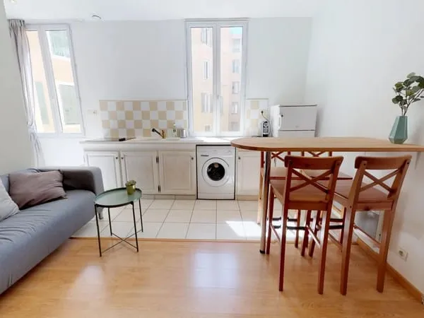 NICE - LE PORT - RUE ANTOINE GAUTIER - 2 PIECES MEUBLE