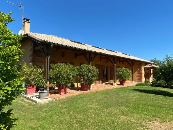 MACON EN VAL DE SAONE - MAISON BRESSANE DE 188 M2 HABITABLE - GARAGE 140 M2 - TERRAIN 1916 M2