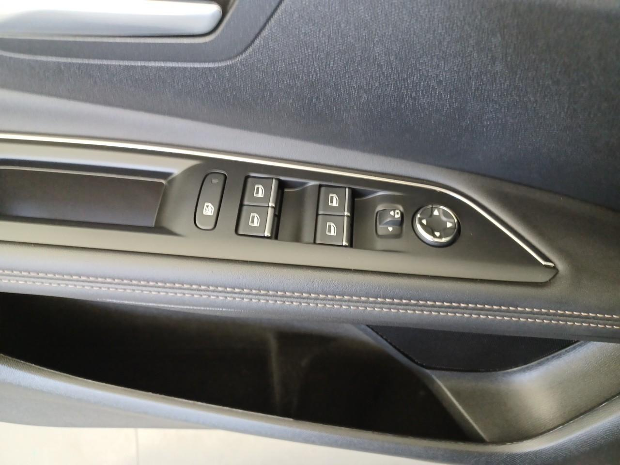 Peugeot 3008 hybrid 225 e-eat8 gt — photo 12
