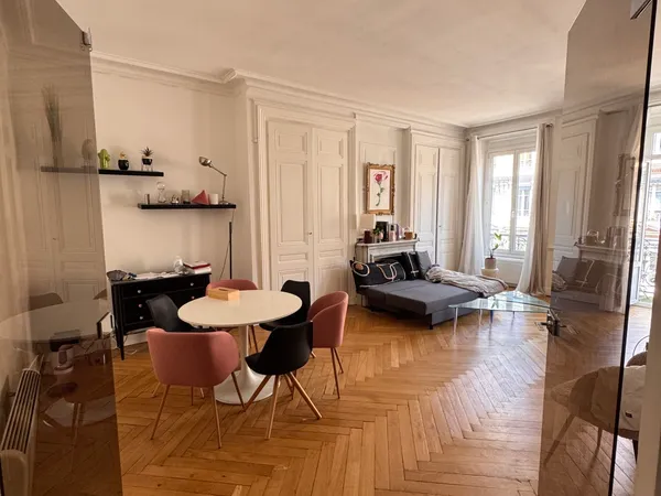 Loue appartement 96m² meublé T3 début du Cours Lafayette