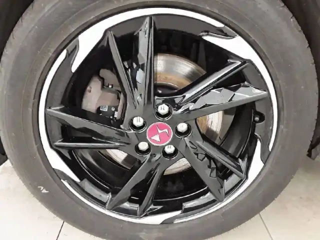 Ds Ds 7 ds7 crossback hybride 300 e-tense eat8 4x4 — photo 34