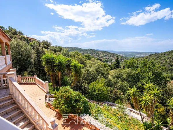 Villa rénovée avec piscine au coeur des Chartreuses