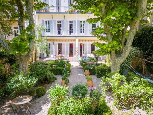 Bourgeois d'exception familial avec grand jardin