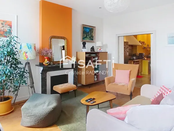 Appartement bourgeois 91m2, place Carnot à Carcassonne