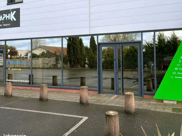 Local commercial / usage bureau 100m² - Créon La Sauve