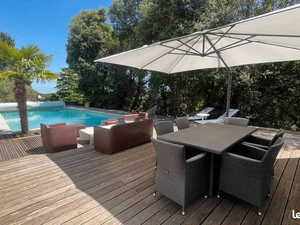 Propriété 12 pièces 328 m²