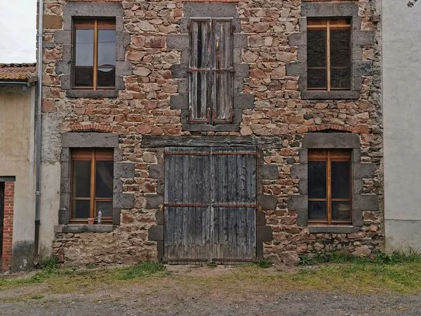 Ancien bâtiment transformable en habitation