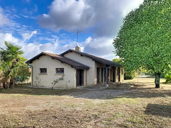 Maison de plain-pied de 116 m² avec grand terrain clos