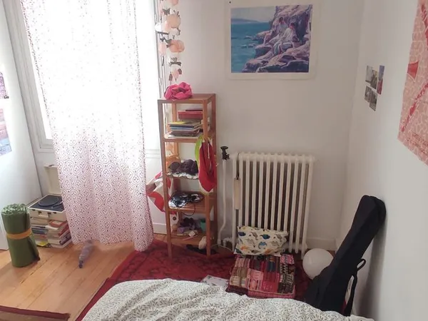 Chambre meublée 14 m² aux Arènes, tout compris