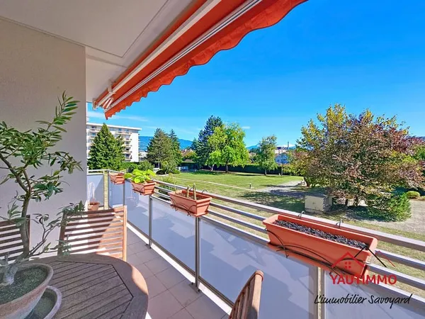 Appartement T5 avec terrasse, parc privé, suite parentale et vue Mont-Blanc Ambilly, à la frontière 