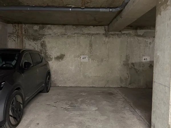 Location parking sécurisé - 49 avenue Marceau - 100 /mois