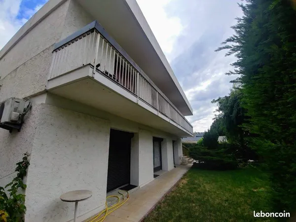 Chambre étudiant à loyer dans maison