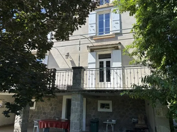 TOURNON SUR RHONE, PROPRIETE 300 m2 habitables.