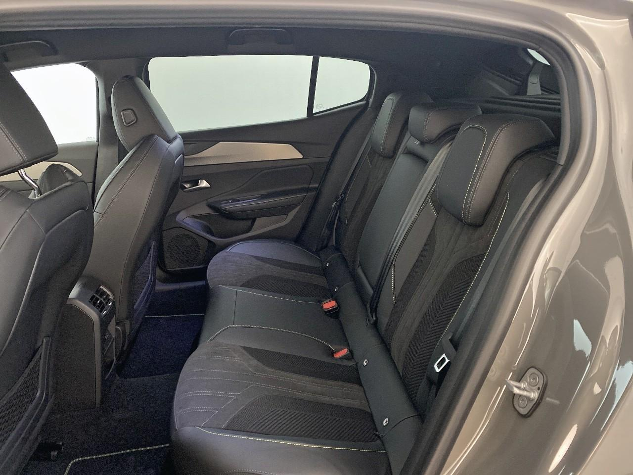 Peugeot 408 hybrid 145 e-dcs6 gt — photo 10