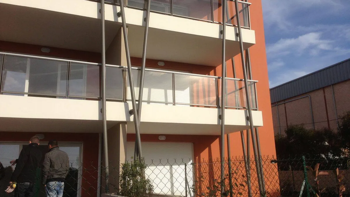Photo 1