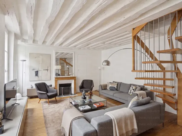 Duplex exceptionnel au dernier étage d'un hôtel particulier historique — Le pied-à-terre parisien id