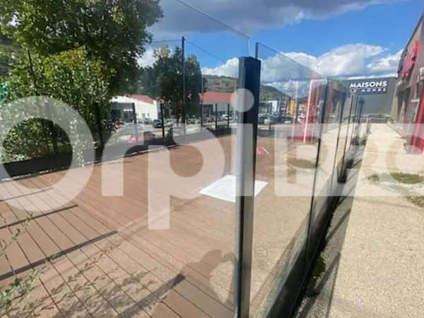 Local commercial 440 m²