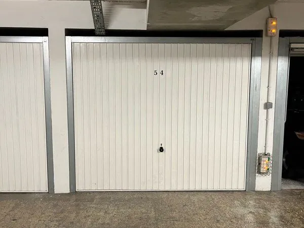 Loue garage box Vallauris