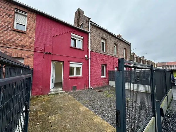 Lot de 2 maisons 3 pièces, avec cour et 4 places de parking privées