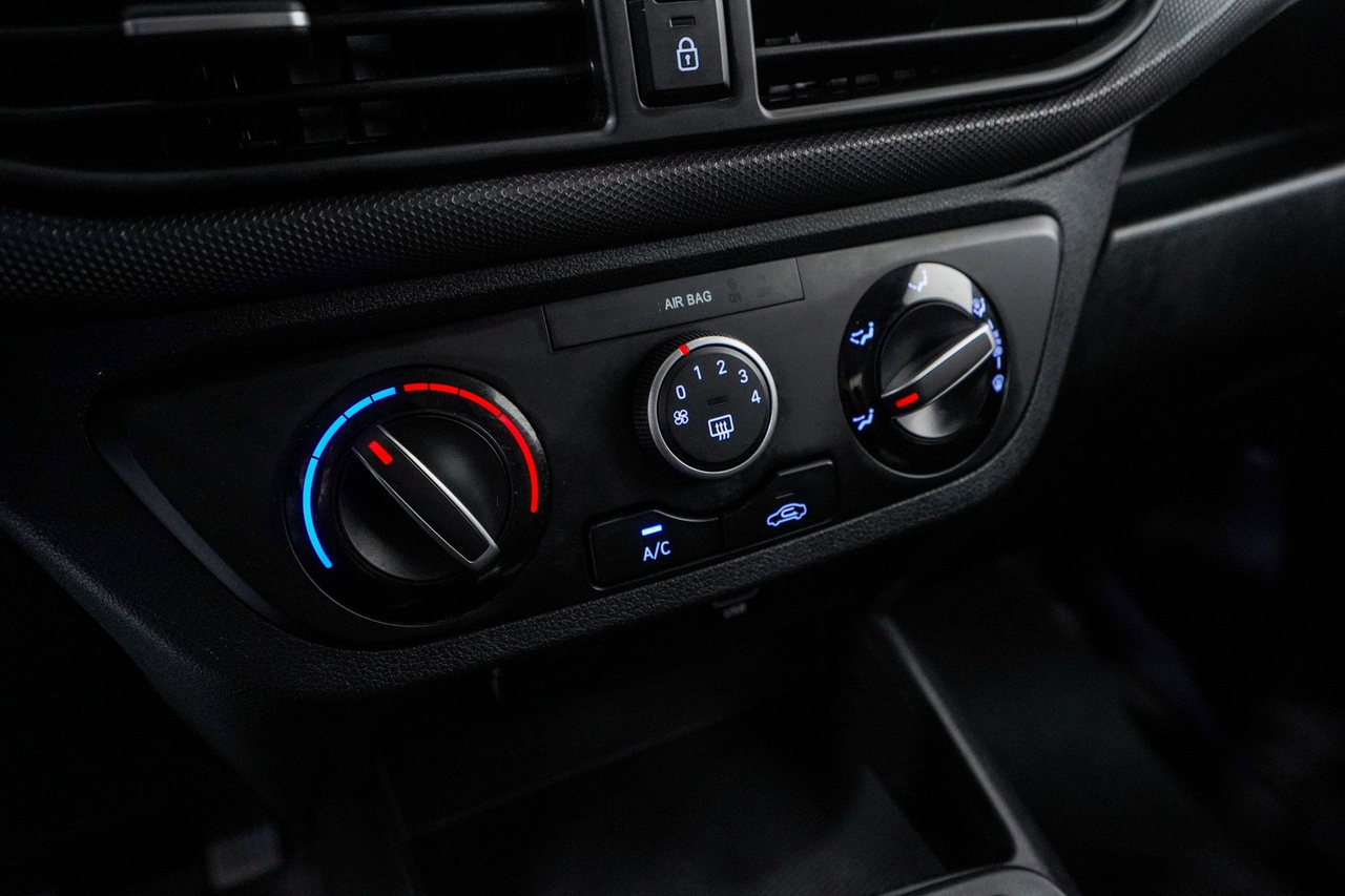 Hyundai i10 — photo 24