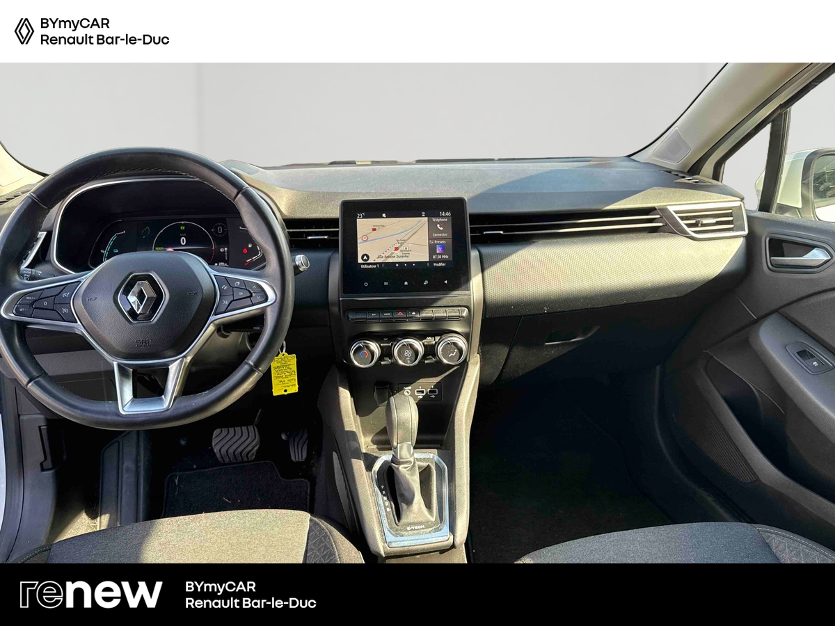 Renault Clio E-Tech 140 - 21 — photo 9