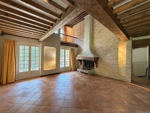 Maison d'exception au coeur d'un écrin de verdure de près de 6000 m2 - exceptionnel ! À 35mn de Gren