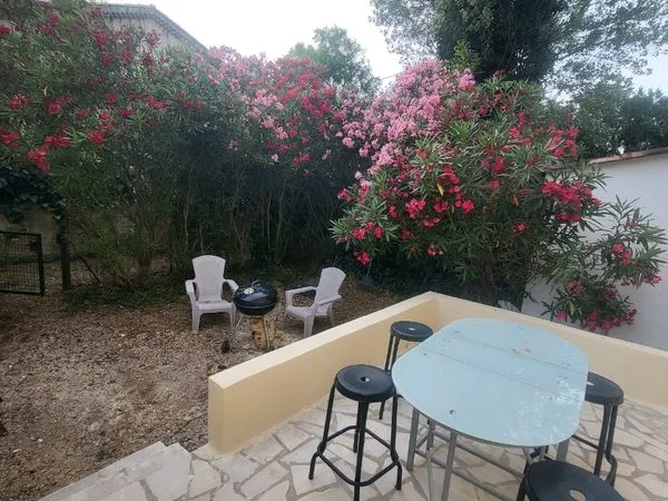 Location f2 rez de jardin 2 places de pkg
