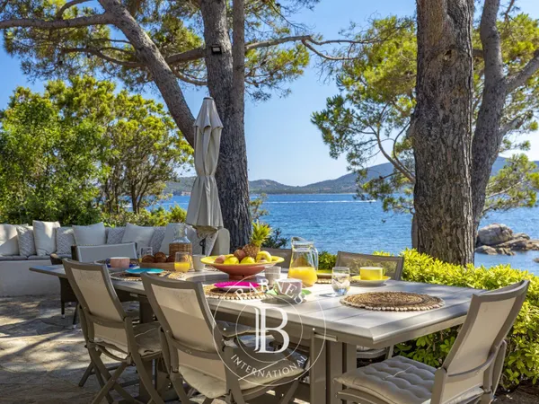 Porto Vecchio, Domaine de Cala Rossa, 5 chambres, vue mer et pied dans l'eau, Villa Mare