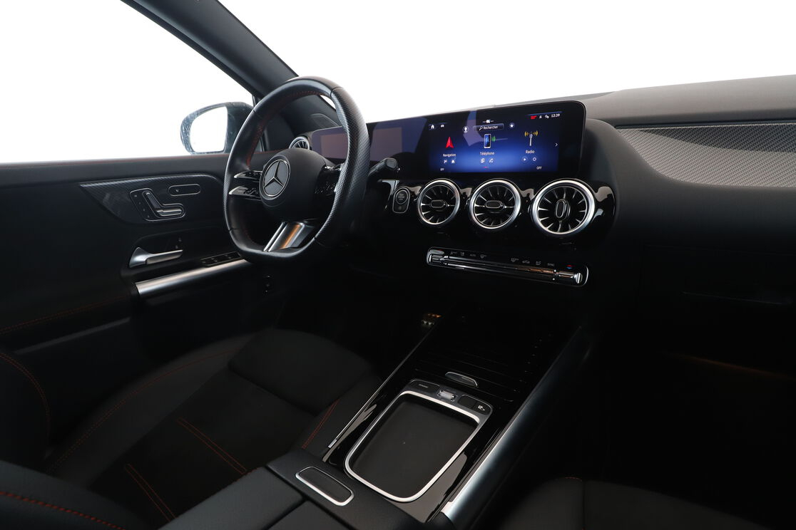 Mercedes-Benz GLA 200 d AMG Line DCT — photo 12