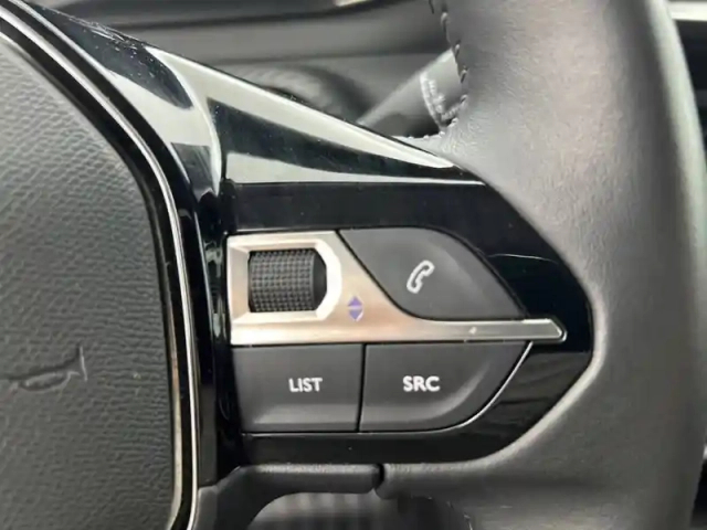 Peugeot 2008 electrique 136 ch — photo 19
